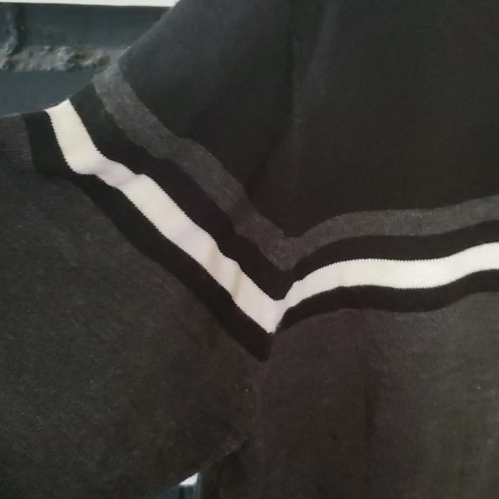 U.S. Polo Assn. Sweater - Picture 3 of 9